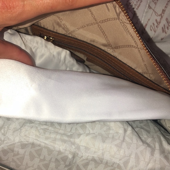 Michael Kors signature Carine Medium Satchel - Picture 4 of 6